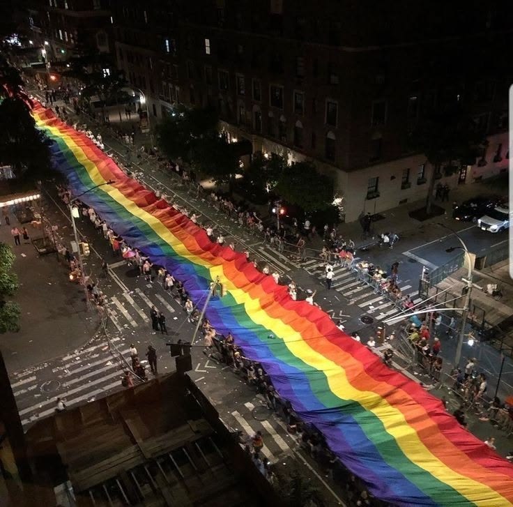 Reflexões sobre o mês do orgulho e as conquistas das pessoas LGBT+